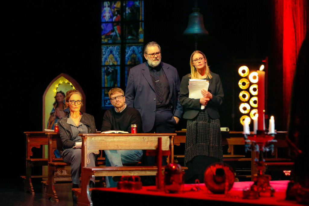 Missbrauch in der katholischen Kirche - Theater und Journalismus